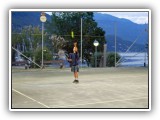 Tennisplatz direkt am See.